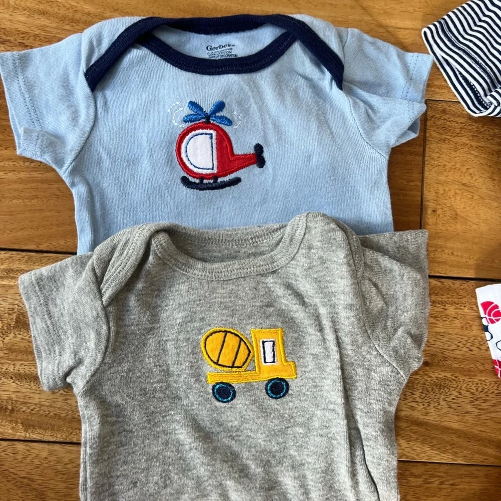 NWOT Gerber 0-3M Bundle Baby Boy Stripes Cars Sports Prints - Picture 4 of 11